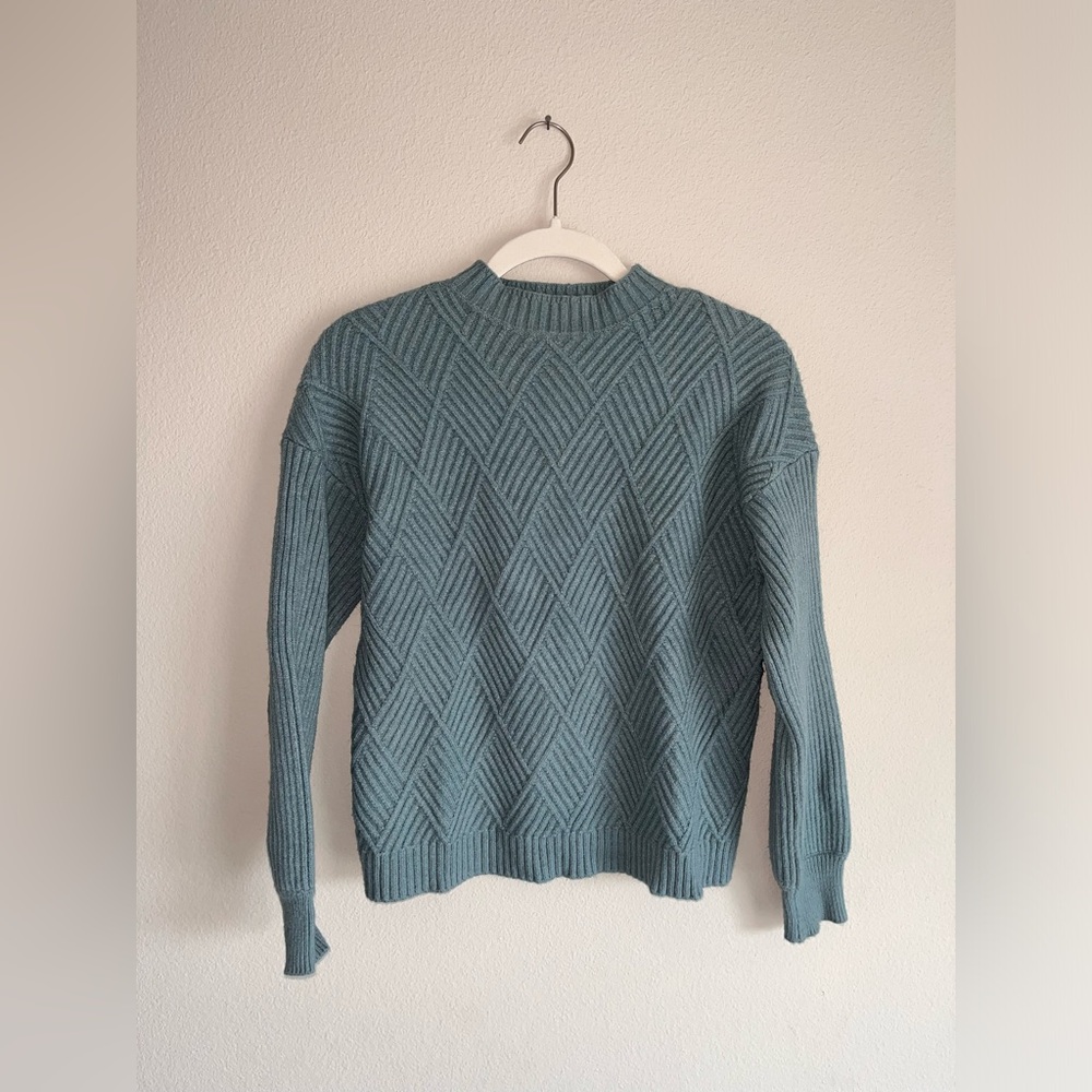 Women’s blue/teal knit sweater
